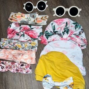 ‼️SOLD‼️
Floral and Solid Kids Headband Set/Sunglasses